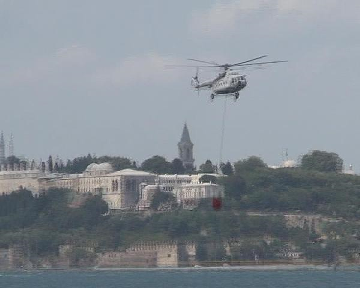 Polat Tower\'daki Yangına Müdahale Anadolu Yakasından Böyle Görüntülendi