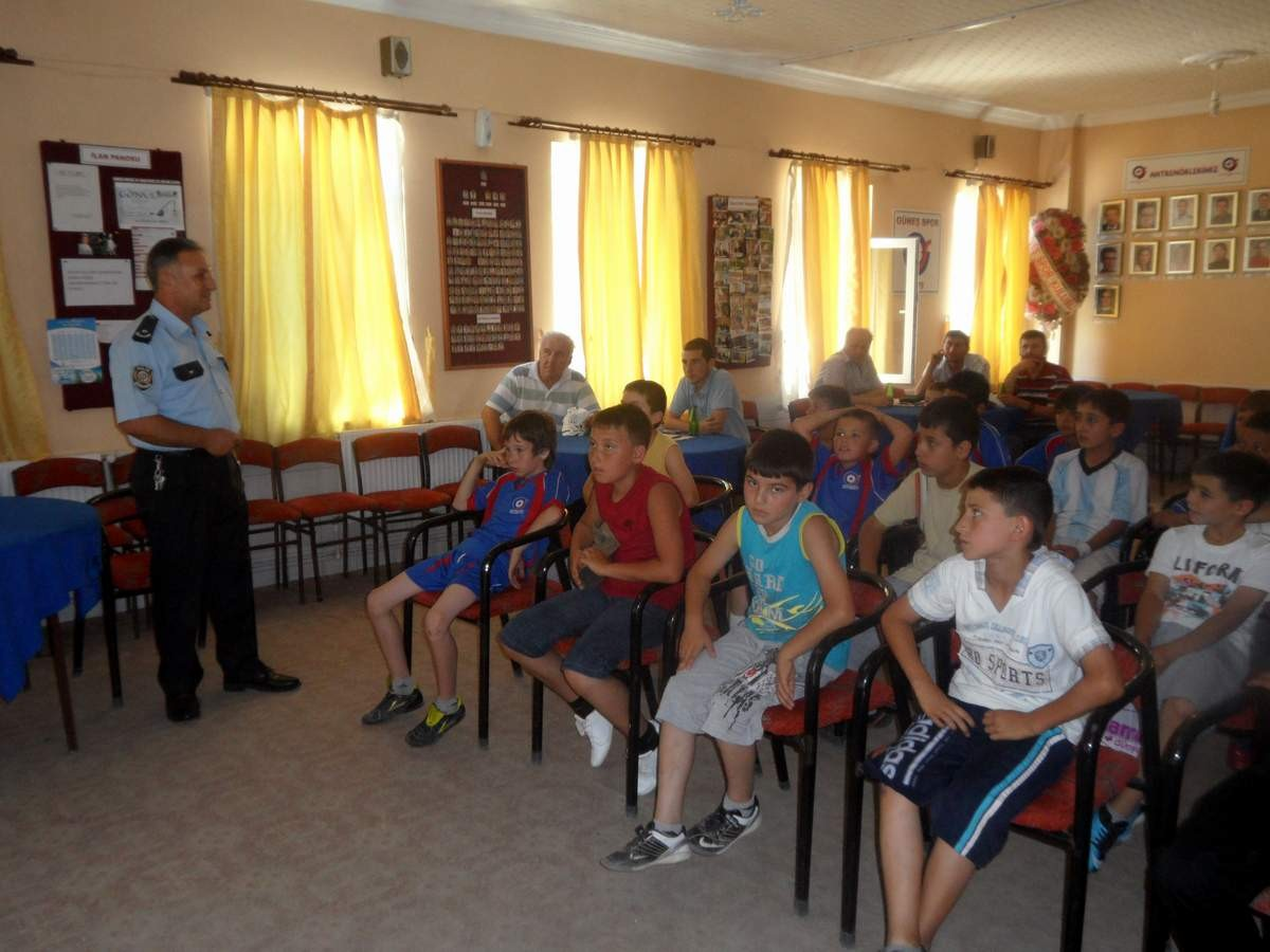Polislerden Sporculara Sigara ve Alkol İkazı