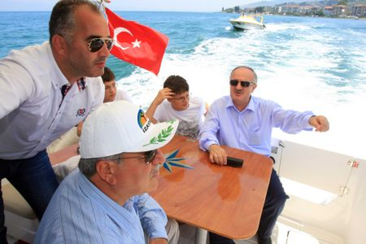 Sahillere Denizden İnceleme