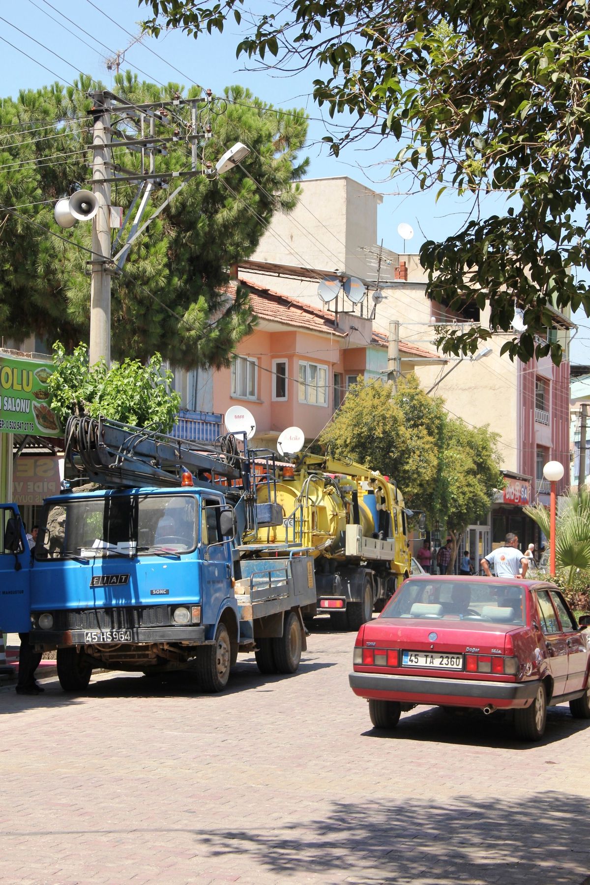 Sarıgöl\'de Elektrik Direğindeki Patlama Korkuttu