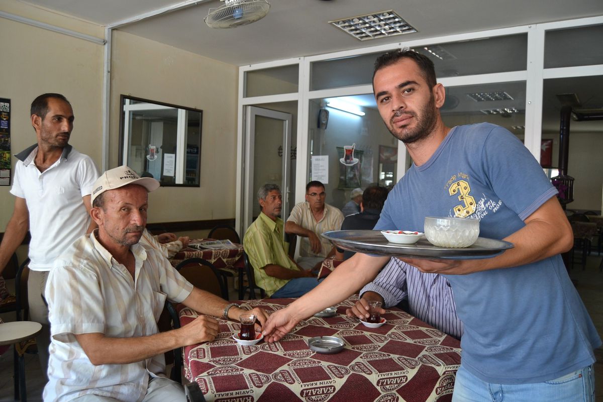 Saruhanlı\'da Kahvehaneler Sahura Kadar Açık Olacak