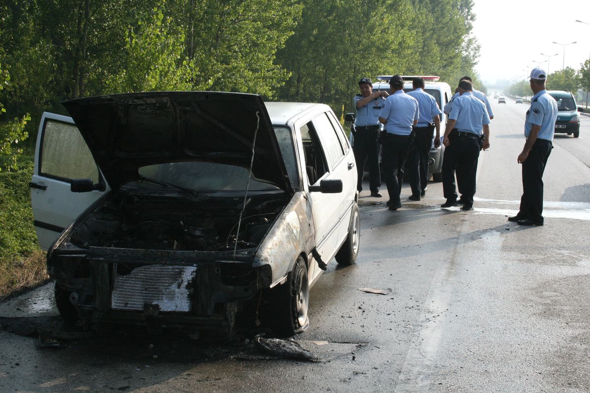 Seyir Halindeki Otomobil Yandı