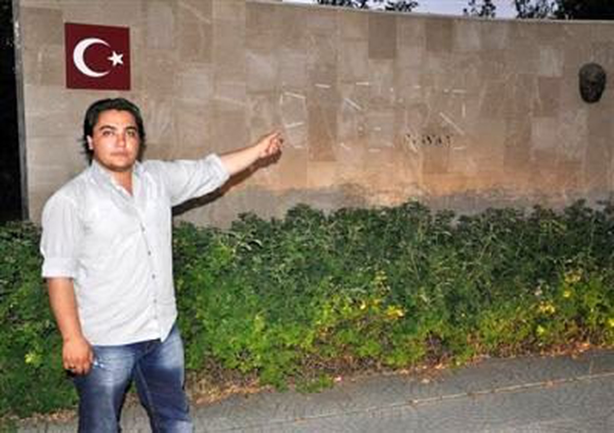 "Sivas\'a ve Cumhuriyet\'e İlk Adım Anıtı" Tahrip Edildi (Fotoğraflı