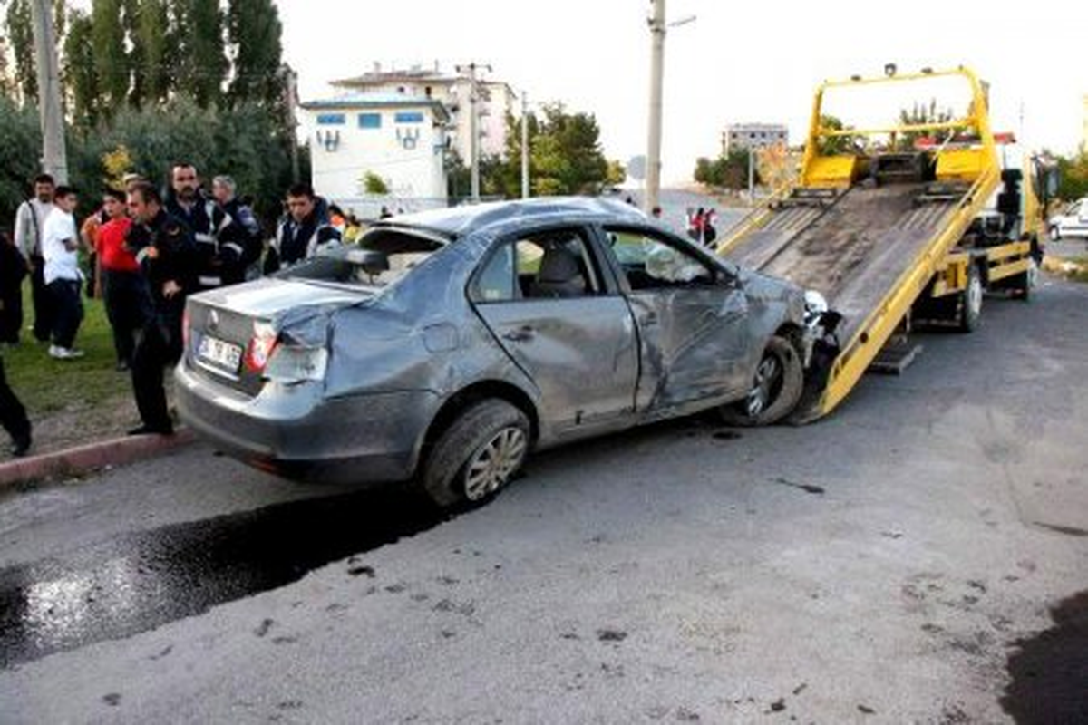 Sivas\'ta Trafik Kazası: 1 Ölü (Fotoğraflı
