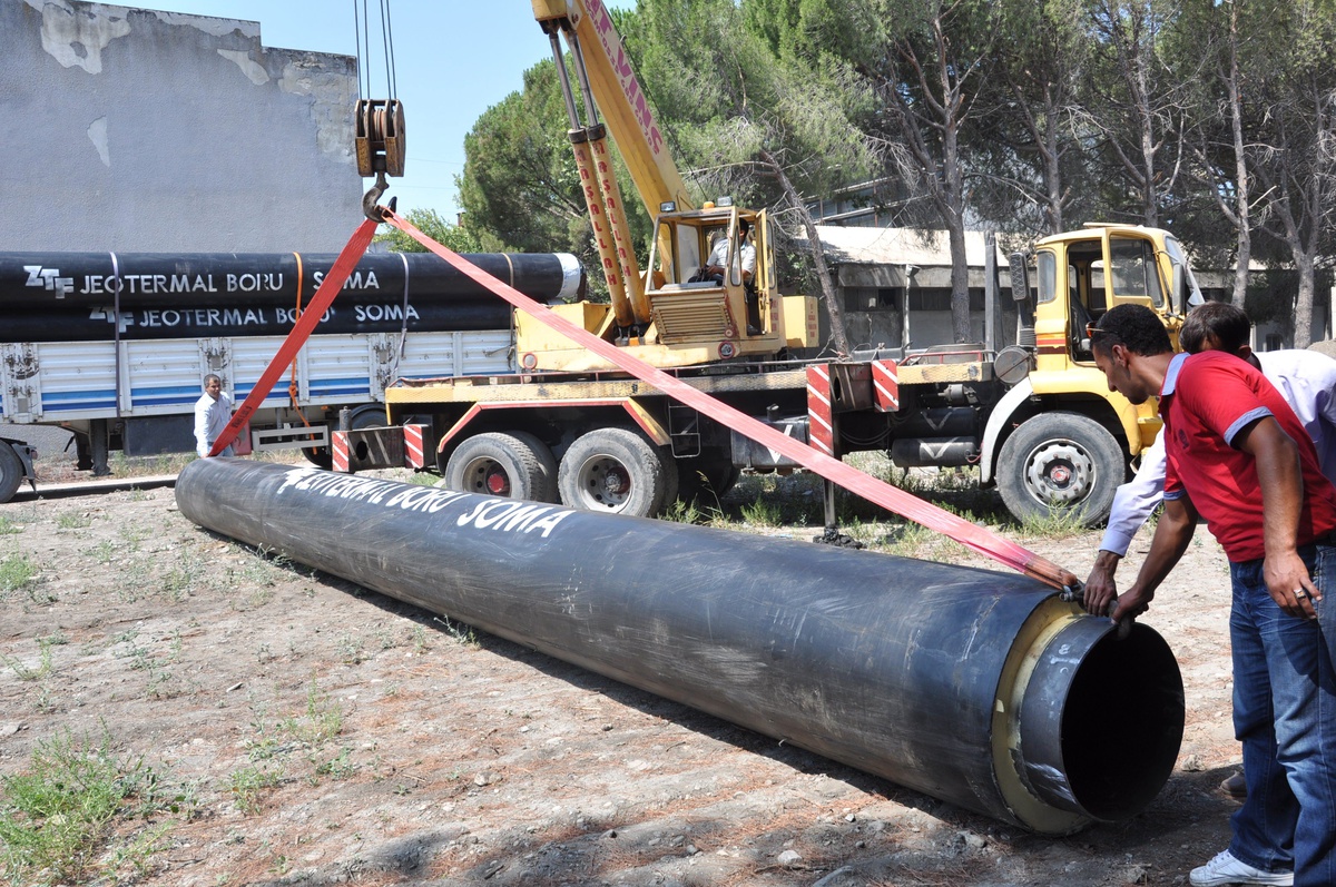 Soma\'da Bölge Isıtma Sistemi İçin Ana İsale Hattı Boruları Geldi