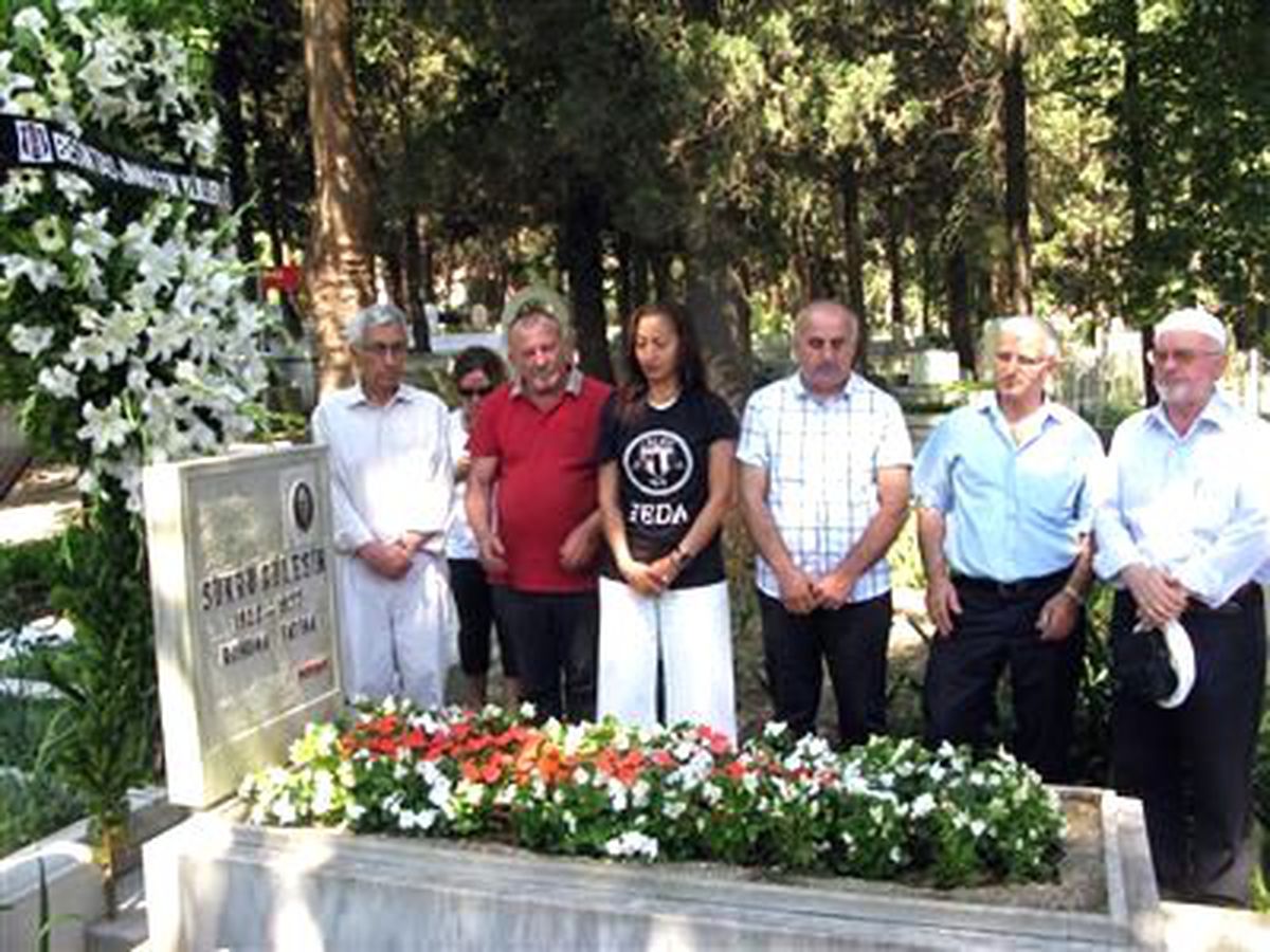 Şükrü Gülesin Kabri Başında Anıldı