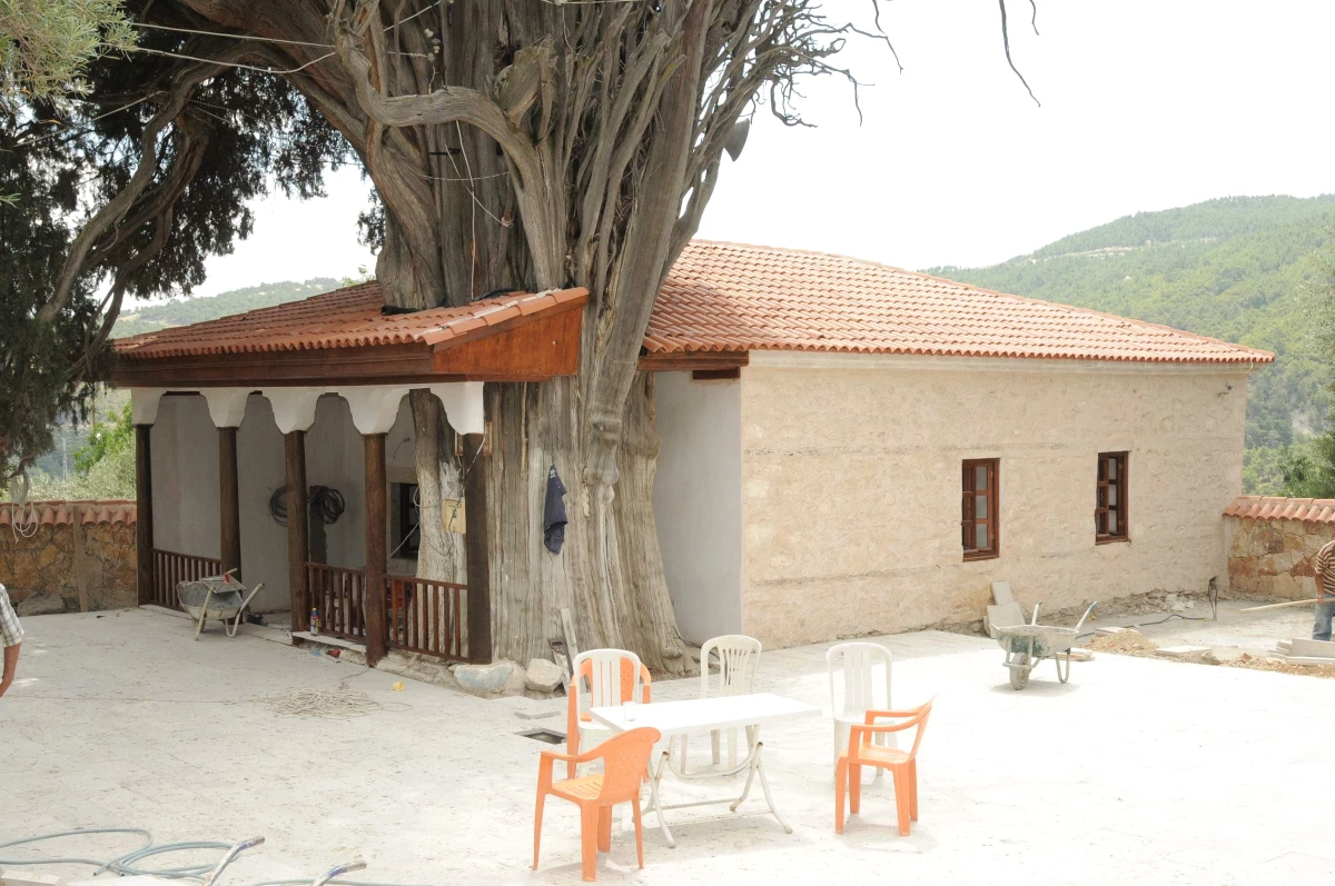 Sultan Sarıbaba Türbesinde Restorasyon Çalışması