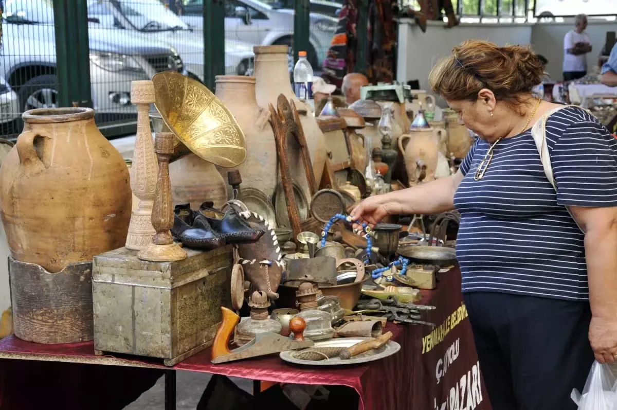 Yenimahalle\'de \'Antika Pazarı\'