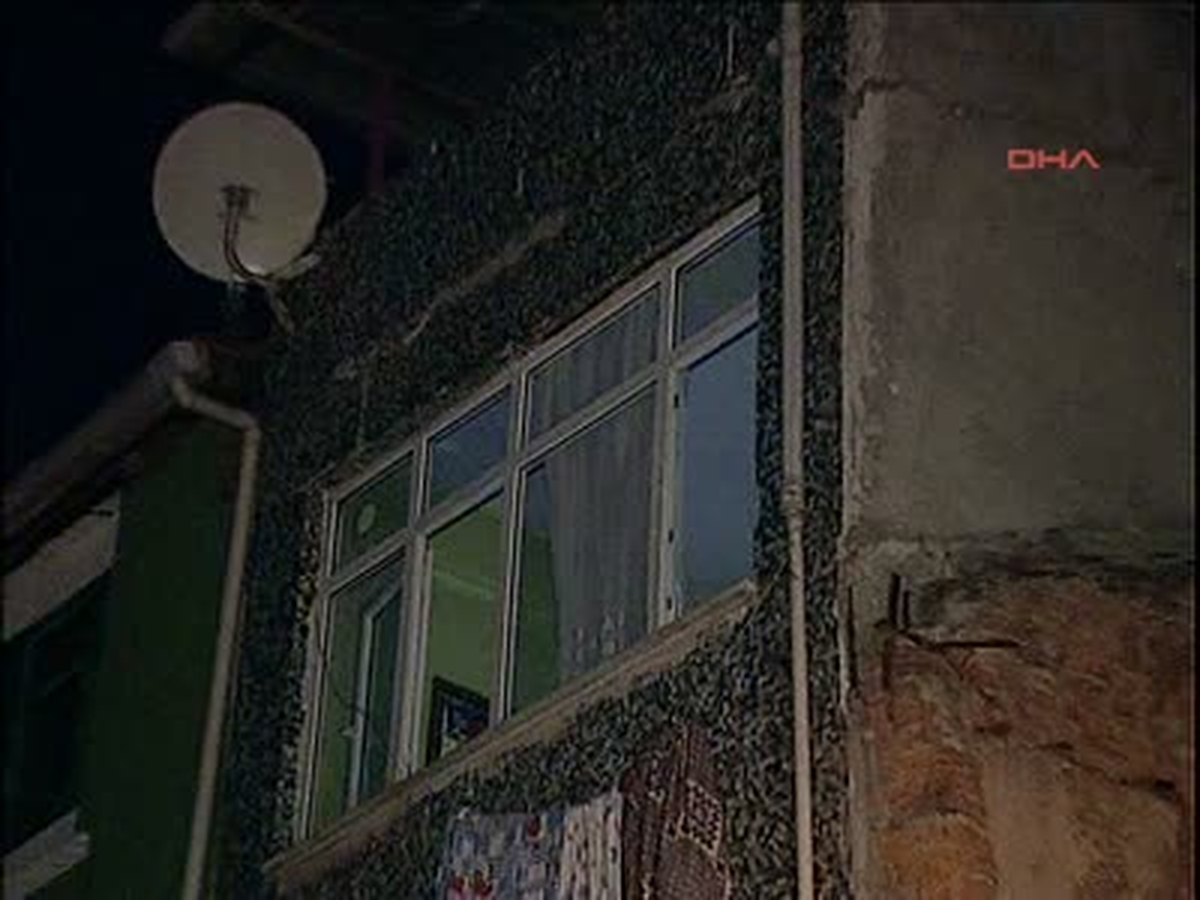 2 Aylık Hamile Eşini Çocuklarının Gözü Öldürdü