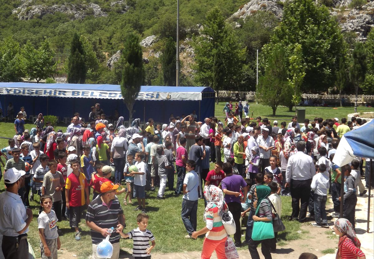 2 Bin Kur\'an Kursu ve Cami Öğrencisi Piknikte Bir Araya Geldi