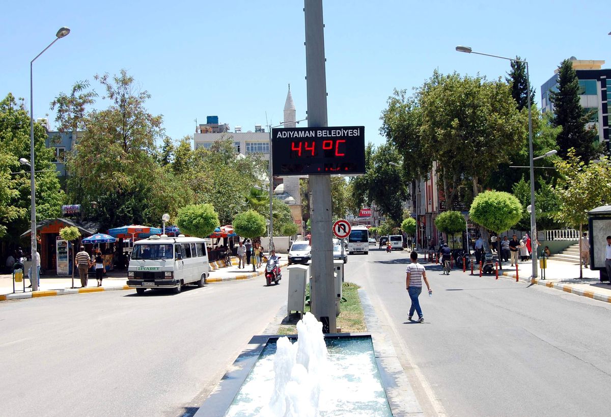 Adıyaman\'da Termometreler "44"Ü Gösterdi