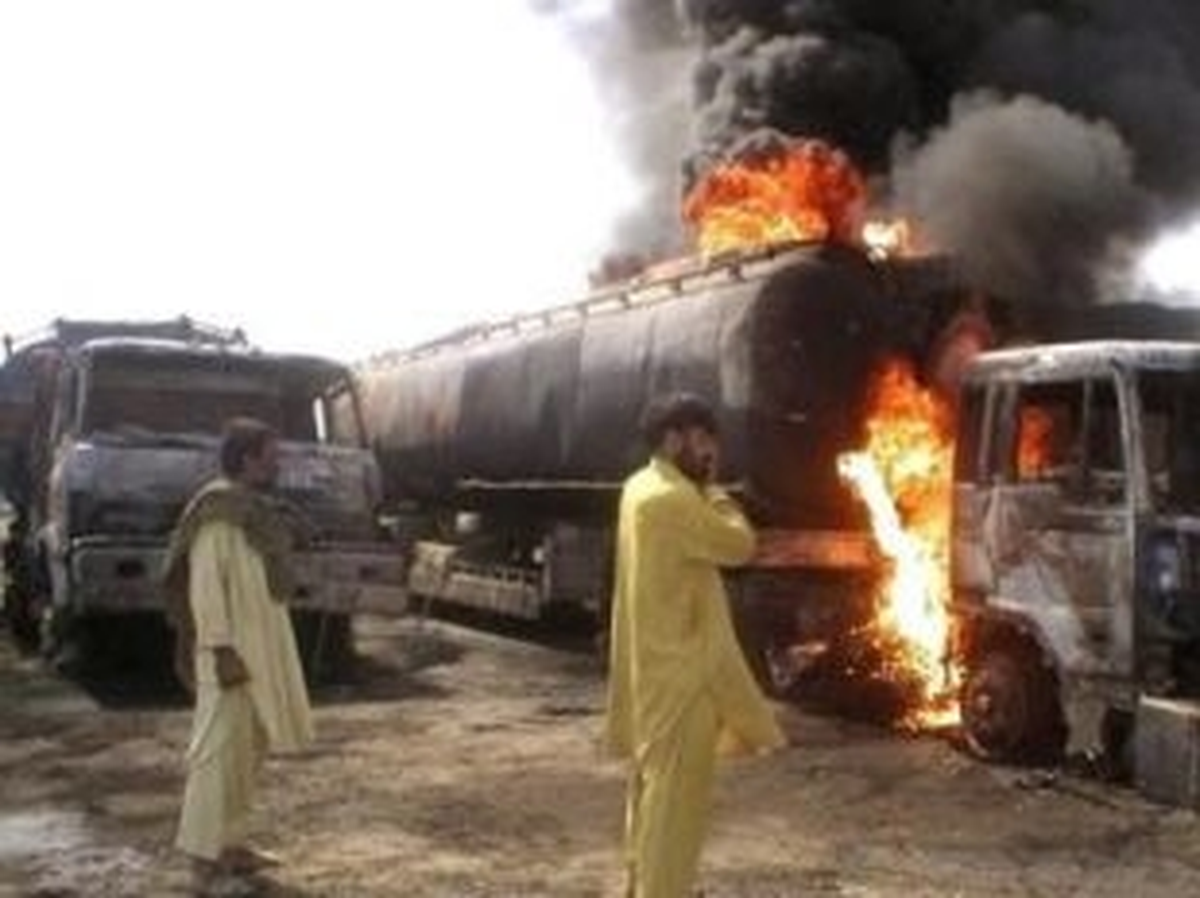 Afganistan\'da 22 NATO Tankeri Patlatıldı