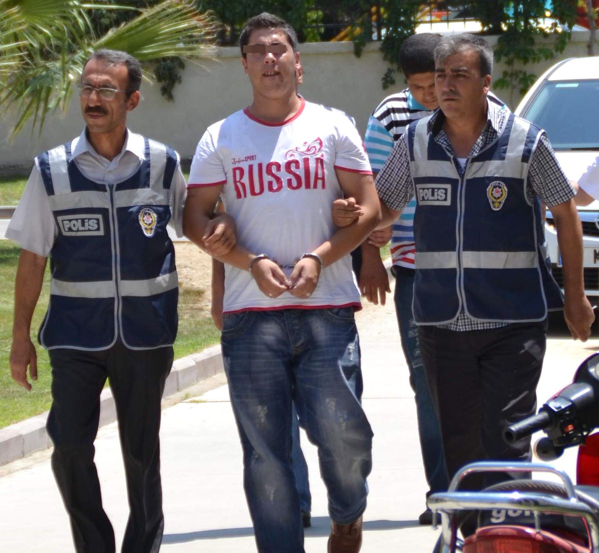 Ahmetli\'de Bıçakla Öldürülen Şahsın Katil Zanlıları Yakalandı