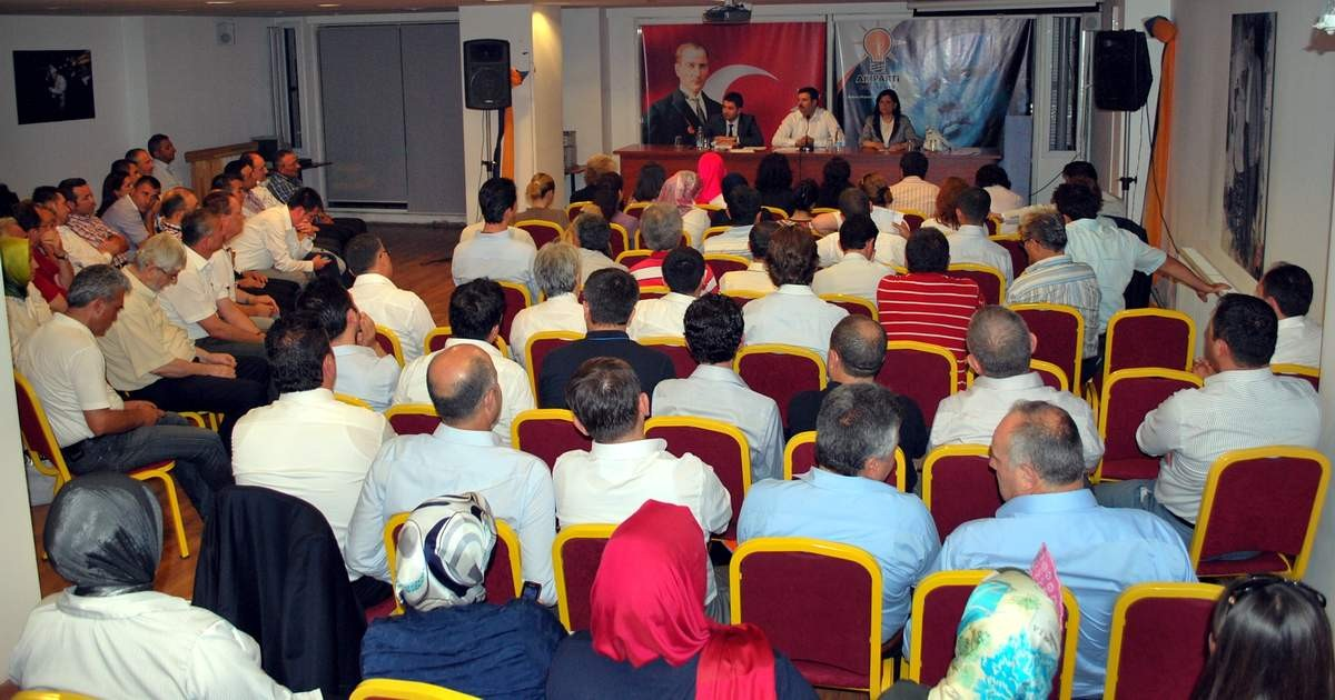 AK Parti İl Başkanı Reyhan Yönetim Kurulu Toplantısı Yaptı