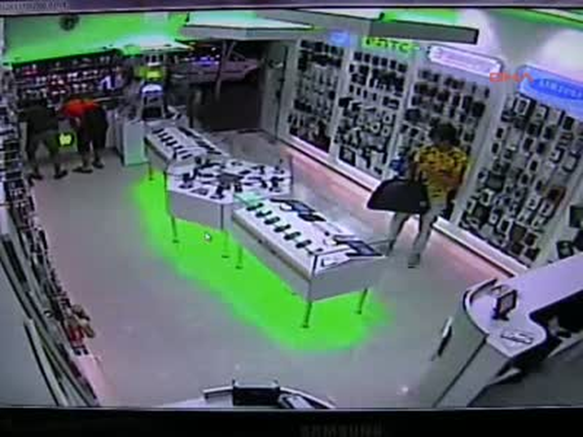 Rus Gençlerin Hırsızlık Anı Kamerada