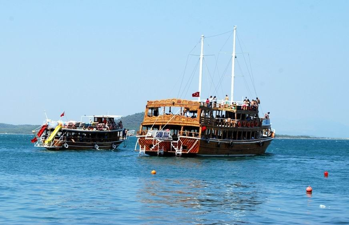 Ayvalık Zabıtasından Gezi Teknelerine Çöp Uyarısı