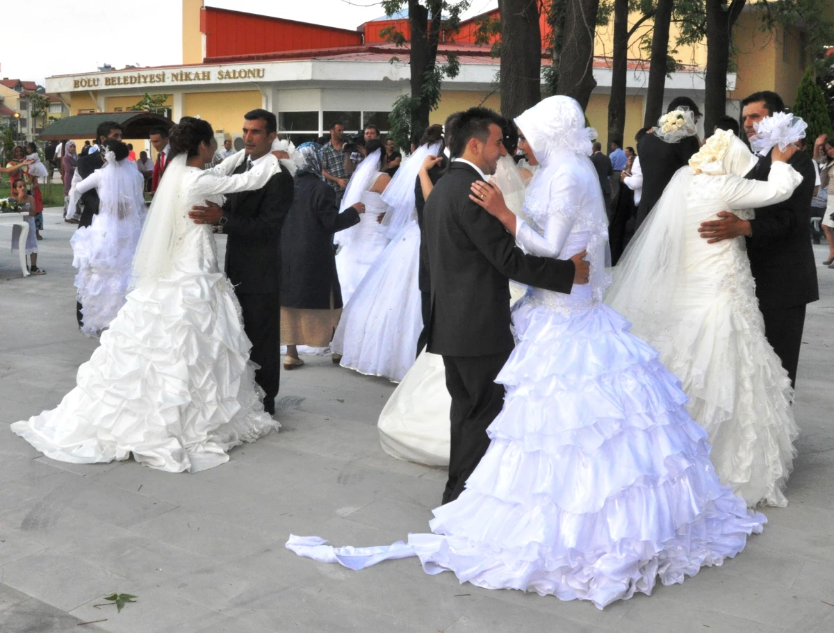 Bolu Belediyesi 13 Çifti Evlendirdi