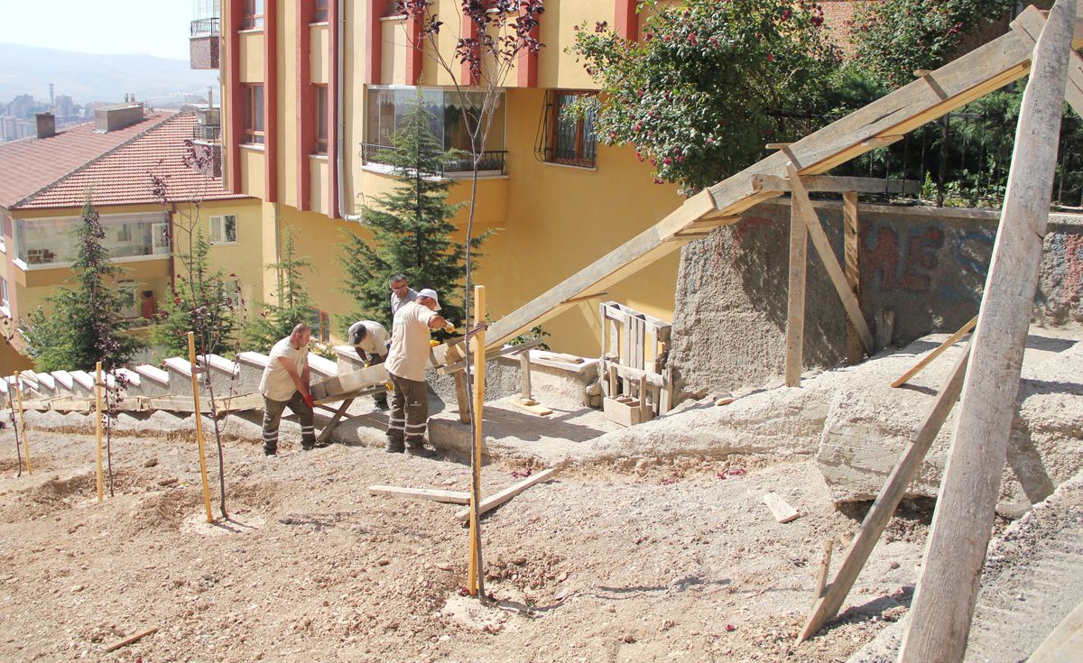 Çankaya Belediyesi Merdivenleri Onarıyor
