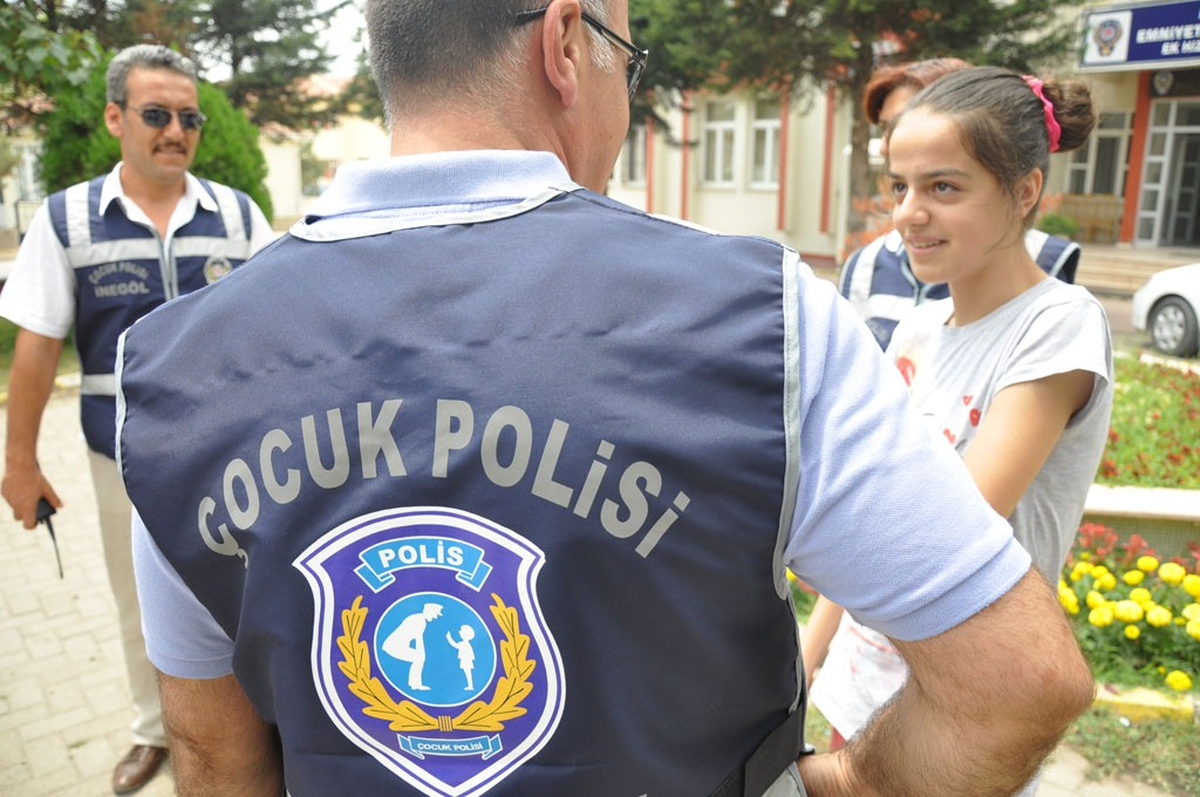 Çocukların Sevgilisi Polisler