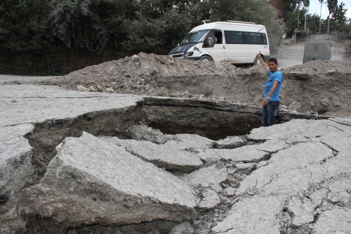 Çöken Yola Tepkiler Artıyor