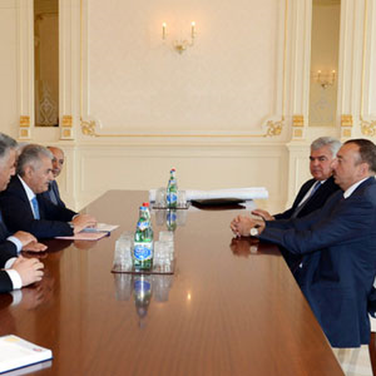 Cumhurbaşkanı Aliyev, Bakan Yıldırım\'ı Kabul Etti