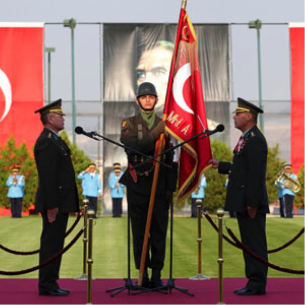 Cumhurbaşkanlığı Muhafız Alayı\'nda Sancak Devir Teslim Töreni