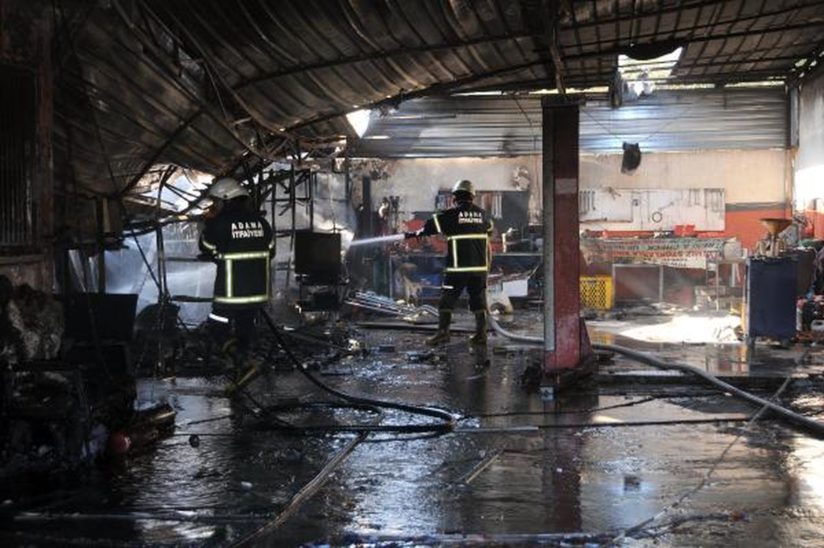 Elektrik Teli Koptu, 1 İşyeri Kül Oldu, 2 Ev Hasar Gördü