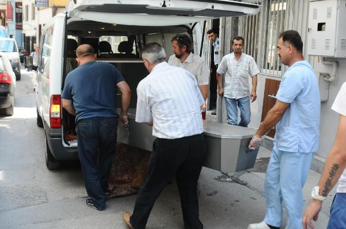 Gelibolu\'da Ölen Avustralyalı Turistin Cenazesi Adli Tıp\'tan Alındı