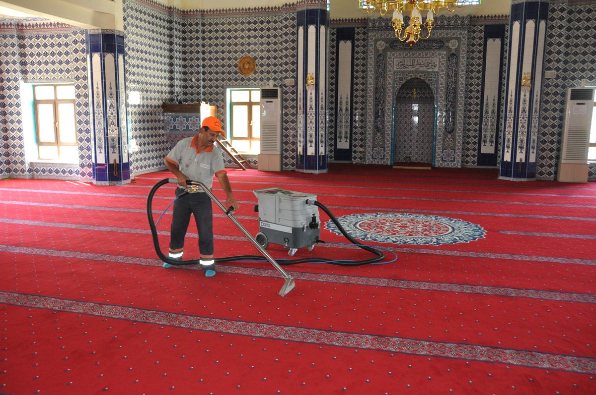 Gölbaşı Belediyesi Camilerde Ramazan Temizliği Yaptı