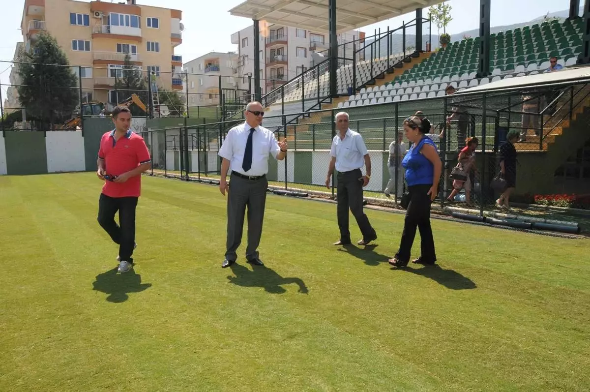 Halil Onultmak Spor Tesisleri\'nde Zemin Düzeltme Çalışmaları Tamamlandı