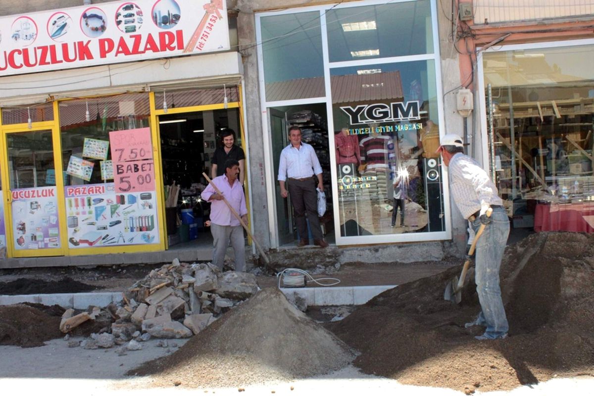 Kaldırım Çalışmaları Devam Ediyor