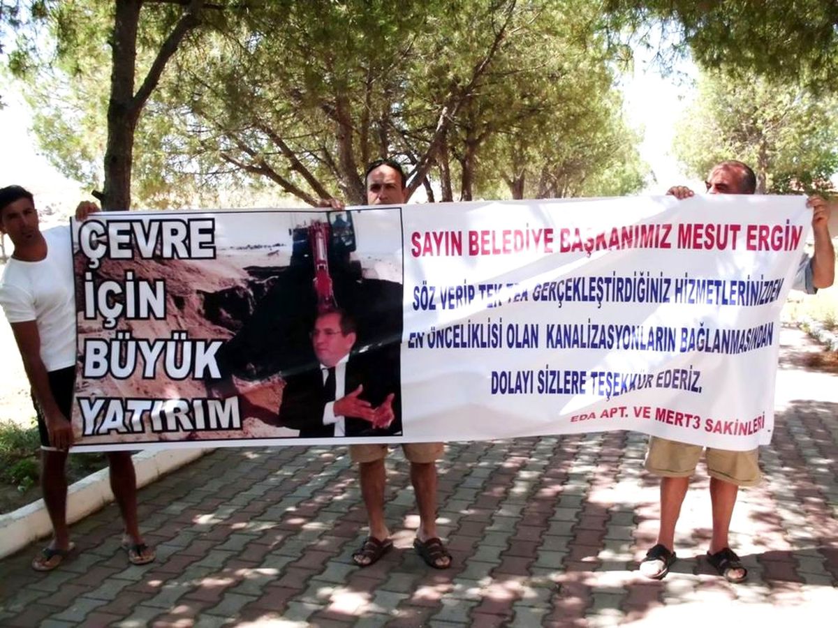Küçükköy Belediye Başkanı Mesut Ergin\'e Pankartlı Teşekkür