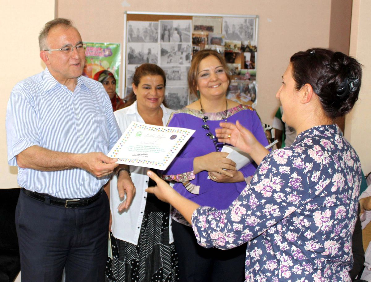 Kursiyer Annelerin Sertifika Heyecanı