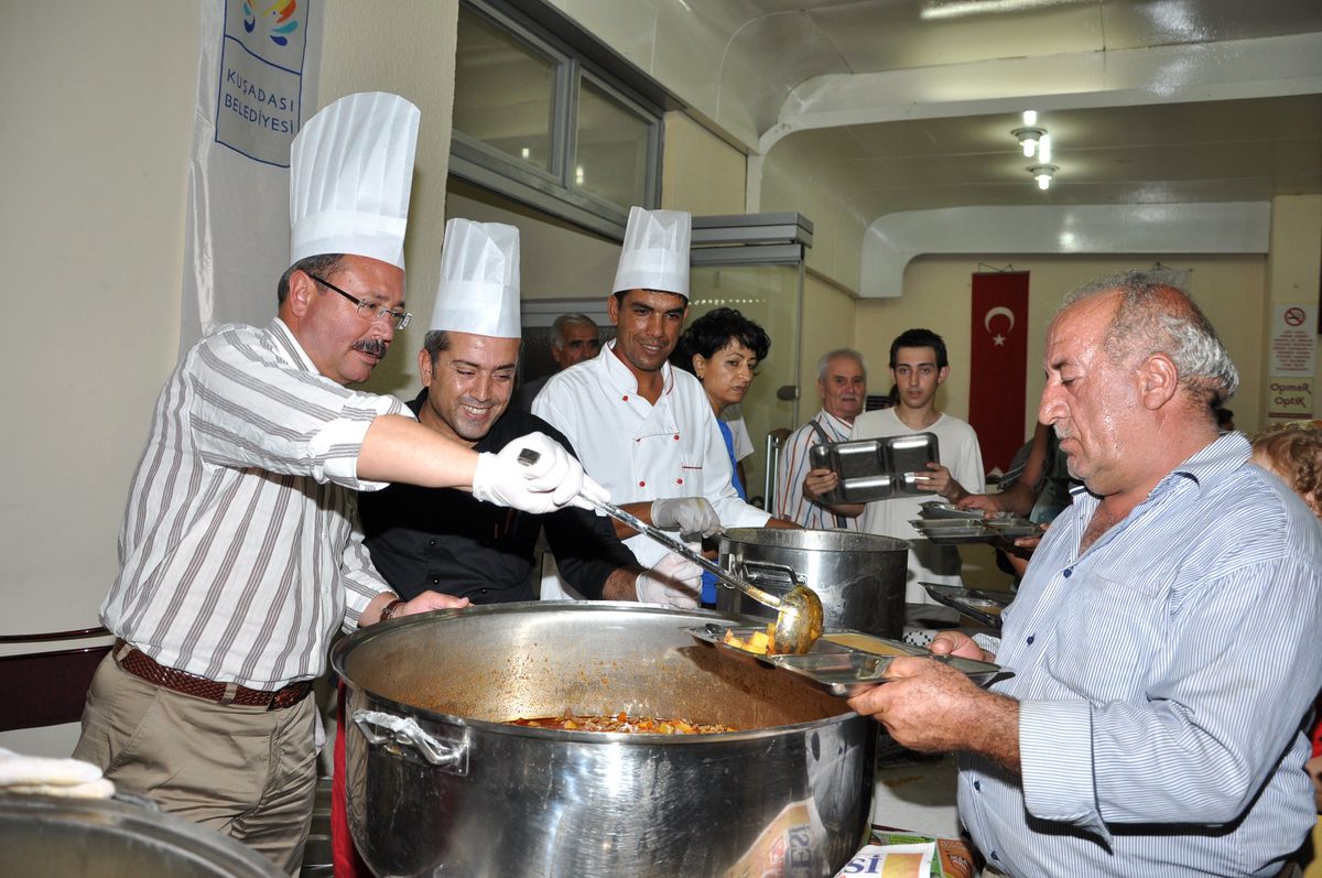 Kuşadası Belediyesi'nden Ramazan Boyunca İftar Sofrası