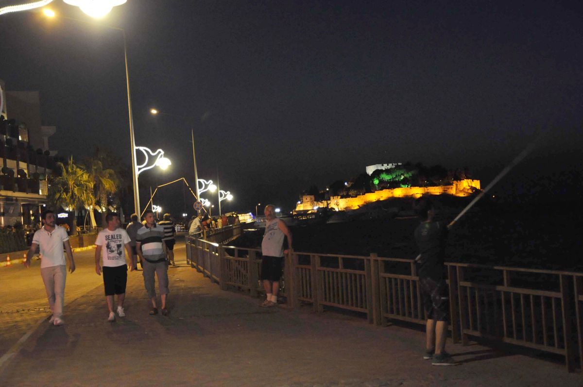 Kuşadası\'nda Güvercinada Yolu, İlgi Odağı