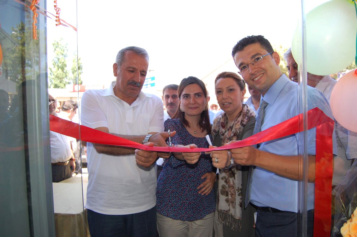 Milletvekilleri Eczane Açılışı Yaptılar