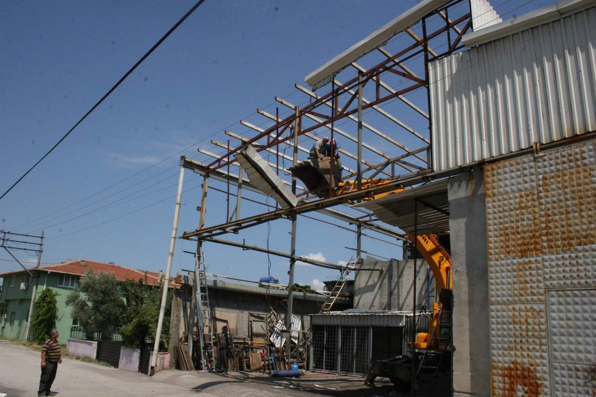 Ruhsatsız Fabrika Sıcak Kazan Yüzünden Yıkılamadı