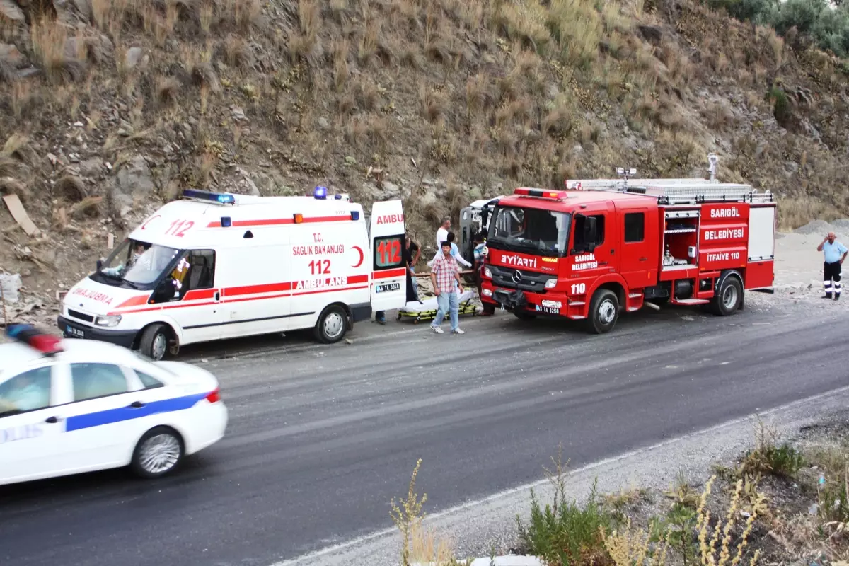 Sarıgöl'de Trafik Kazası: İki Yaralı