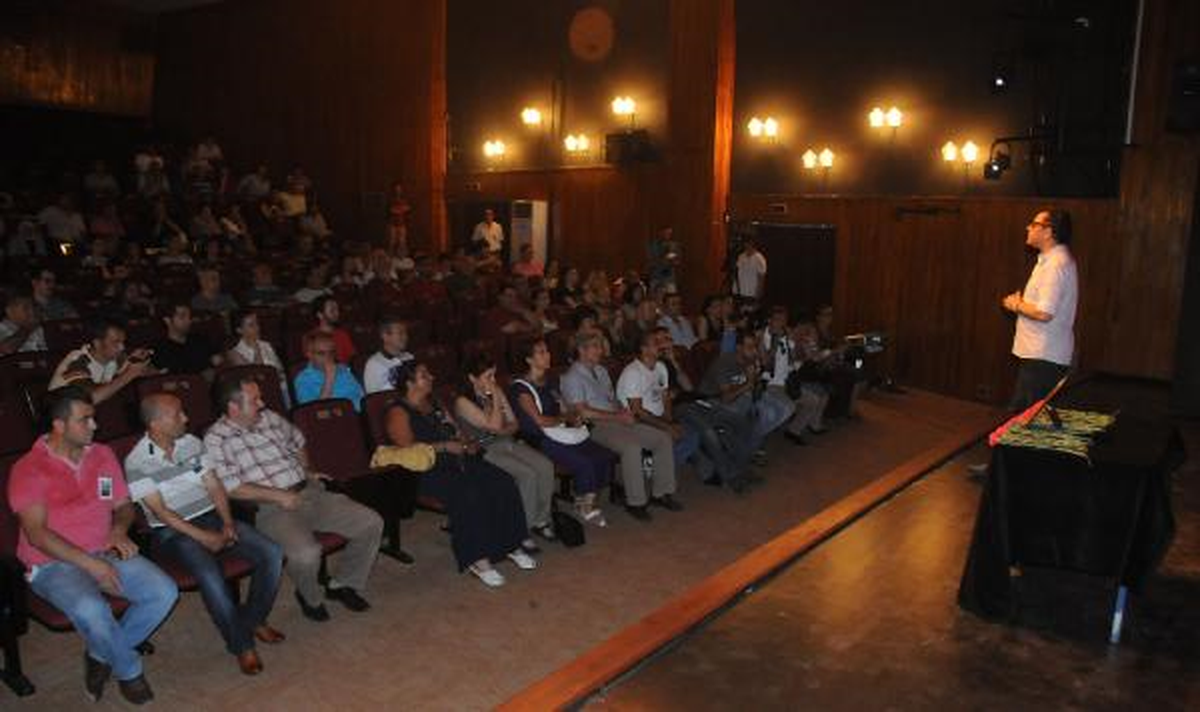 Tiyatro Sanatcısı Yüce İçin Trabzon\'da Duygusal Tören