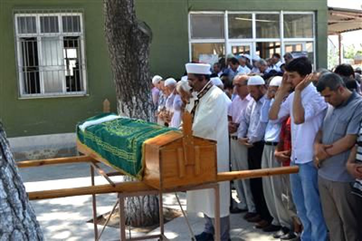 Yalova\'da Kalp Krizinden Vefat Eden Müftü, Saruhanlı\'da Defnedildi