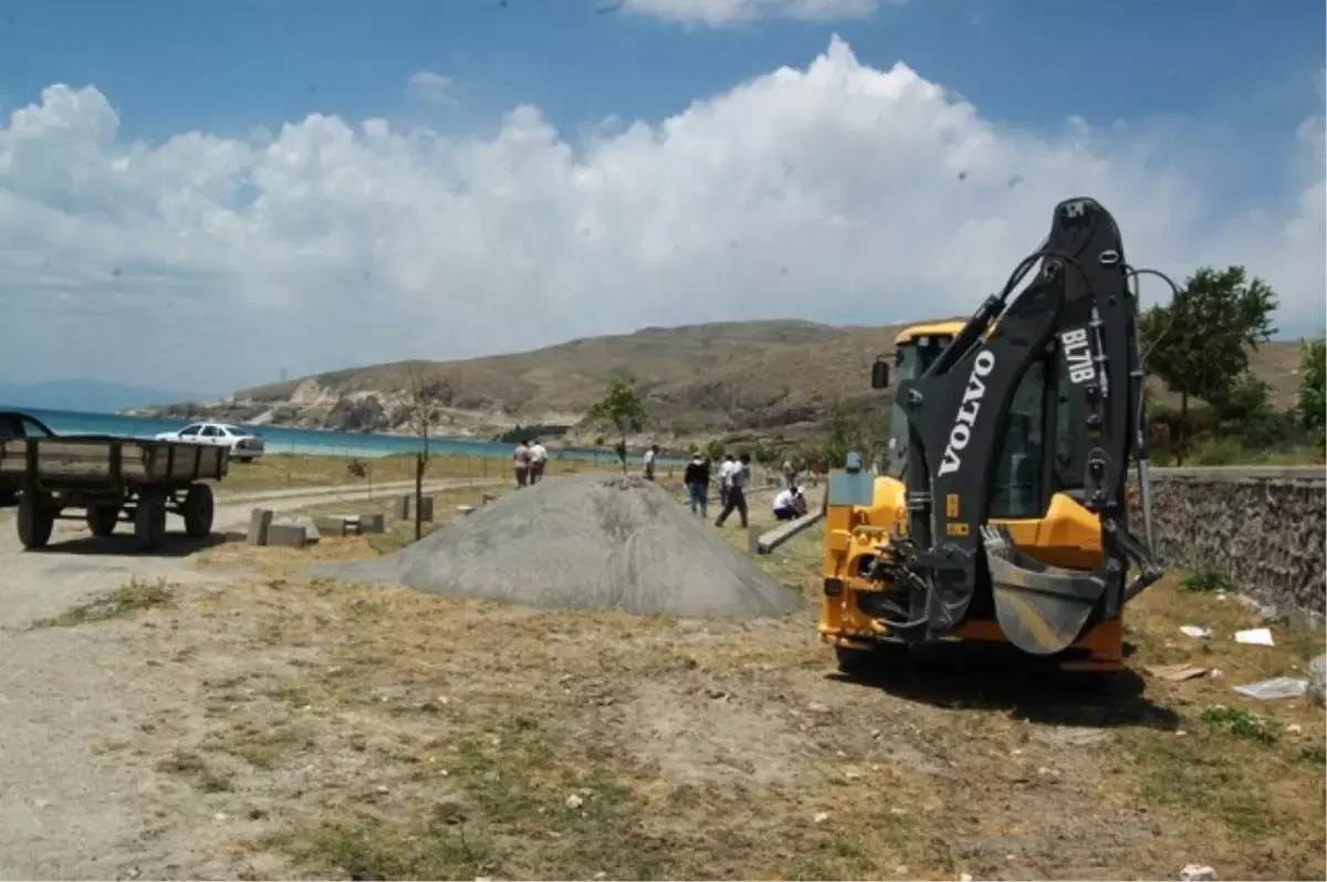 Adilcevaz Sahilinde Mesire Alanı Düzenlenmesi Çalışmaları