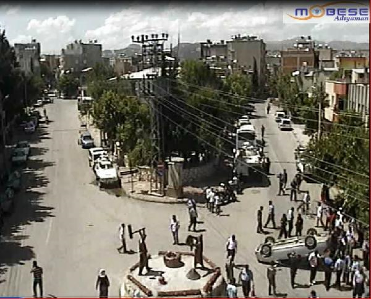 Adıyaman\'da Trafik Kazaları Mobese Kameralarına Yansıdı