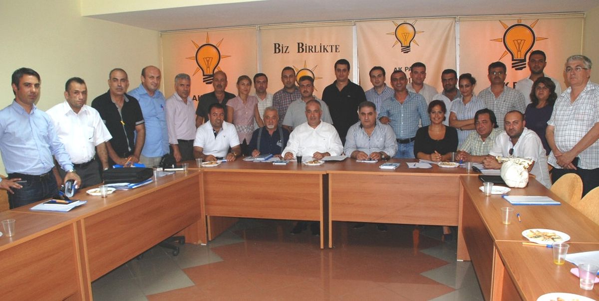 AK Parti İzmir İl Başkanlığı Tanıtım ve Medya Başkanları Toplantısı Yapıldı