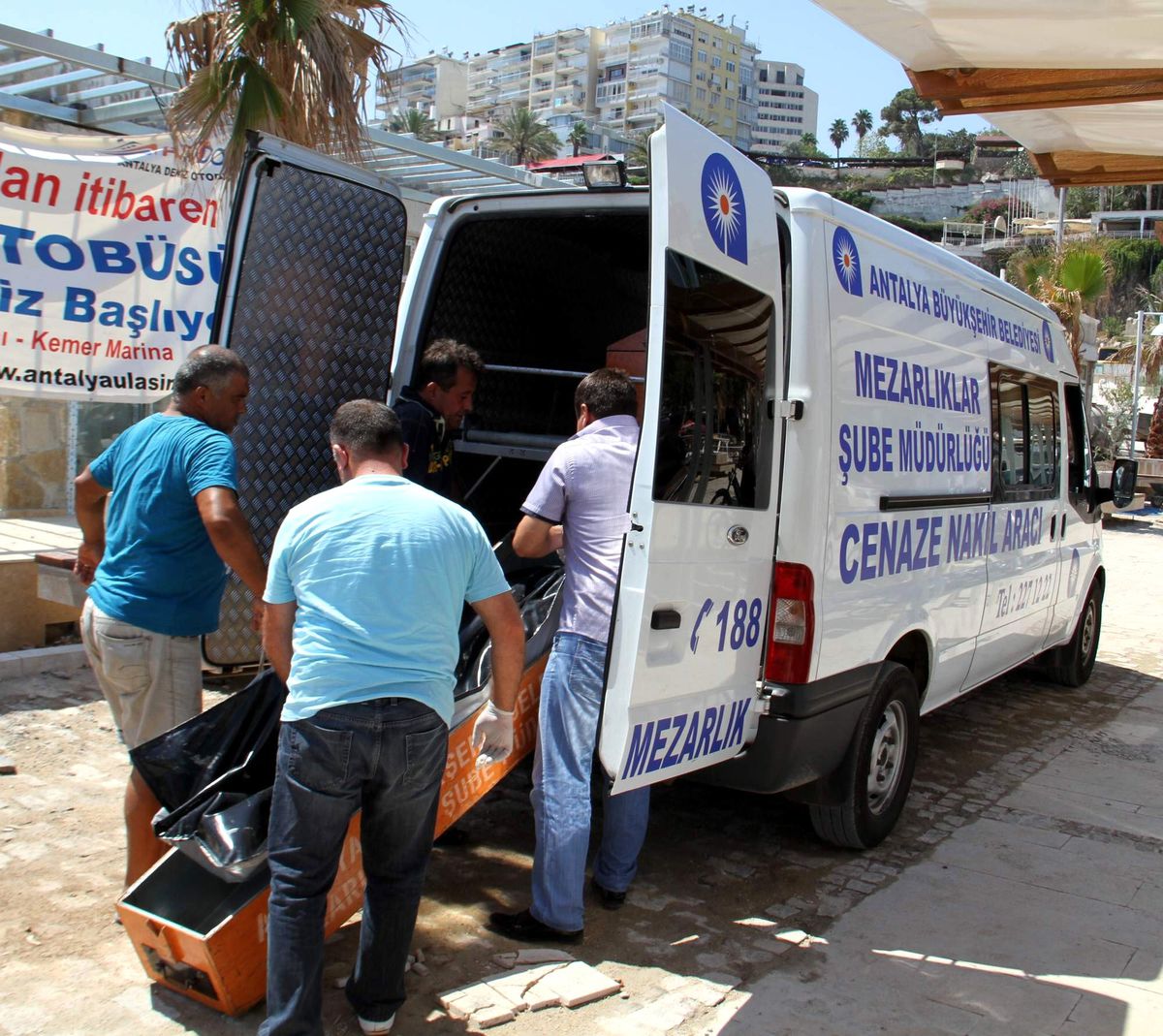 Antalya\'da Denizde Erkek Cesedi Bulundu