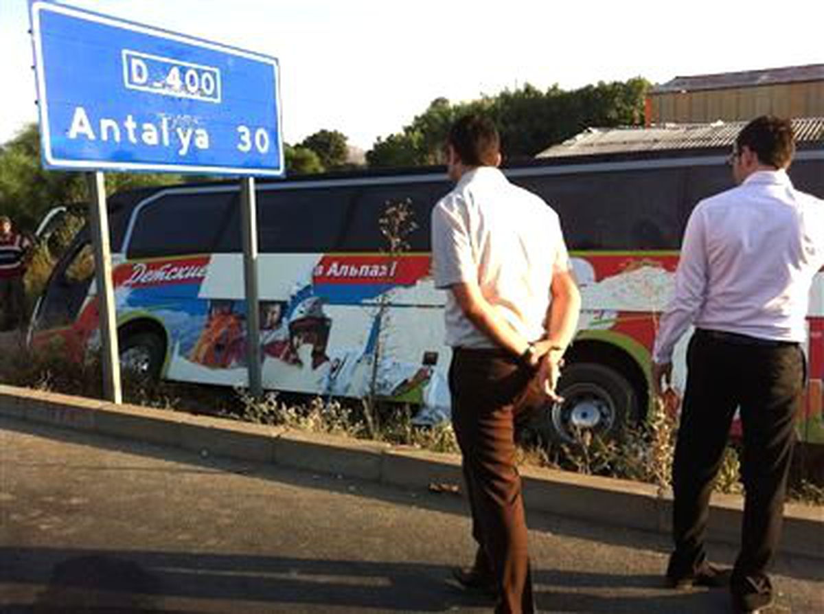 Antalya\'da Tur Otobüsünün Devrilmesi