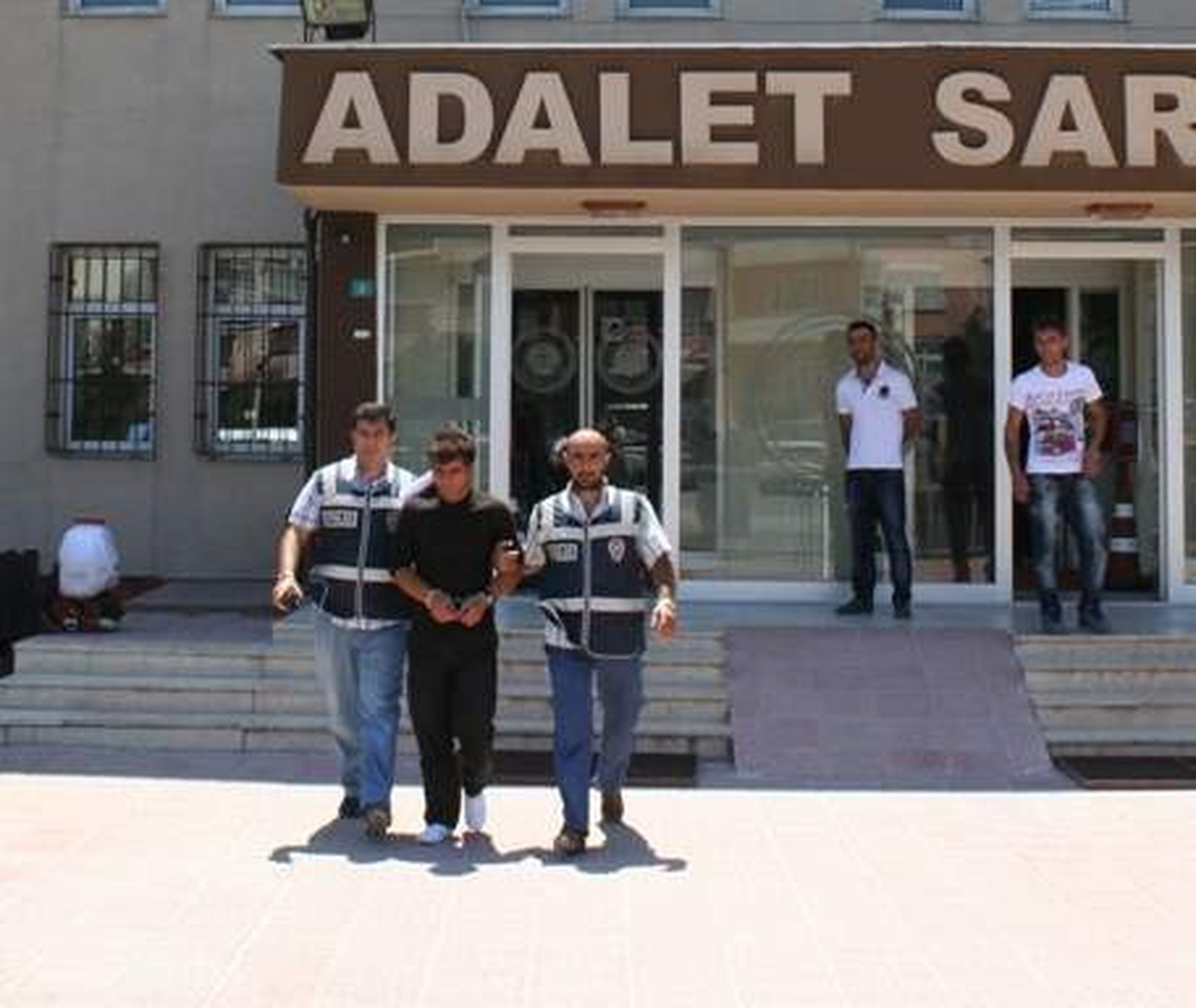Bandırma\'da Bıçaklı Gaspçı Tutuklandı
