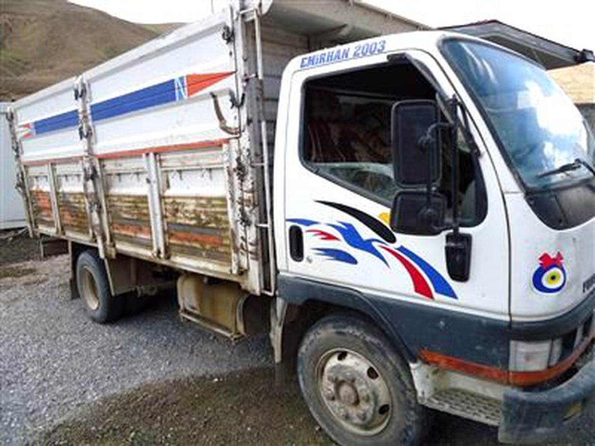 Başkale\'de 5 Ton 400 Litre Kaçak Akaryakıt Ele Geçirildi.