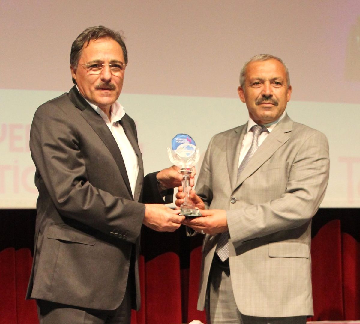 Başkan Gözen\'e Yılın Başarılı Belediye Başkanı Ödülü