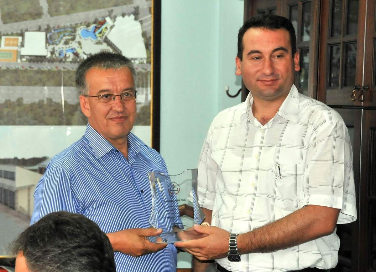 Başkan Oğul\'a Milli Eğitim\'den Plaket