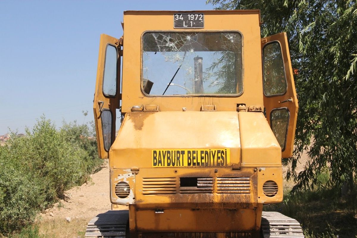 Belediye\'ye Ait İş Makinasi Tahrip Edildi
